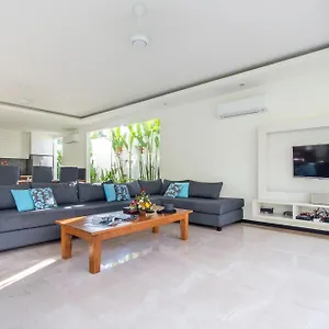 https://villa-aquila.hotelsseminyak.net