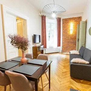 https://apt-stylish-2-in-old-town.krakowhotelspoland.com